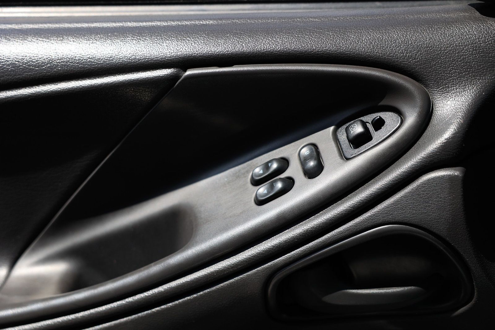 2001 Ford Mustang GT Bullitt photo 37