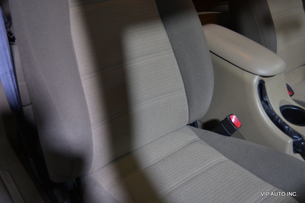 2001 Ford Mustang 2dr Coupe Standard - 22845857 - 18