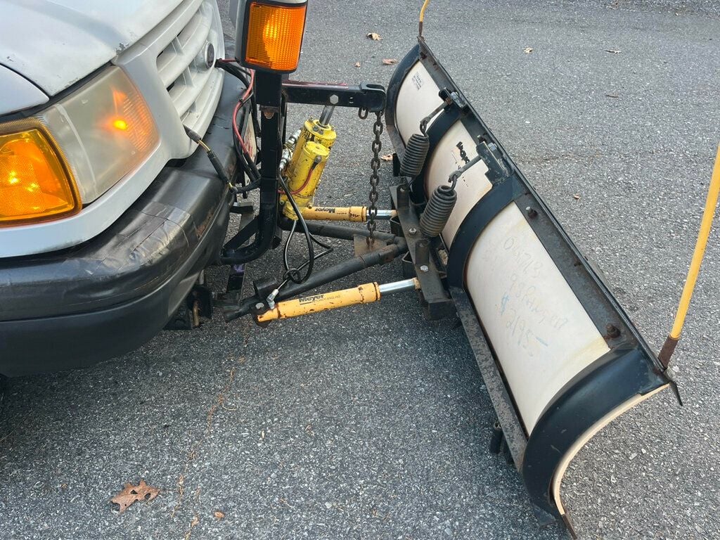 2001 Ford Ranger 4.0L Regular Cab Long bed 4x4 with Myers snow Plow - 22947561 - 2