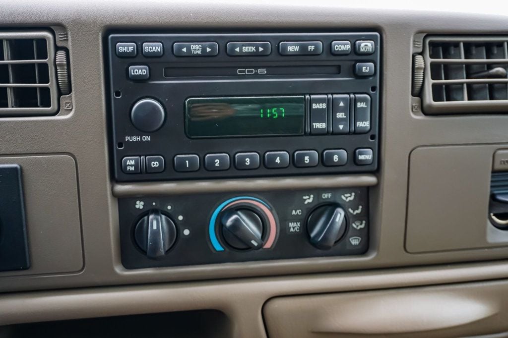 2001 Ford F-350 Lariat photo 13