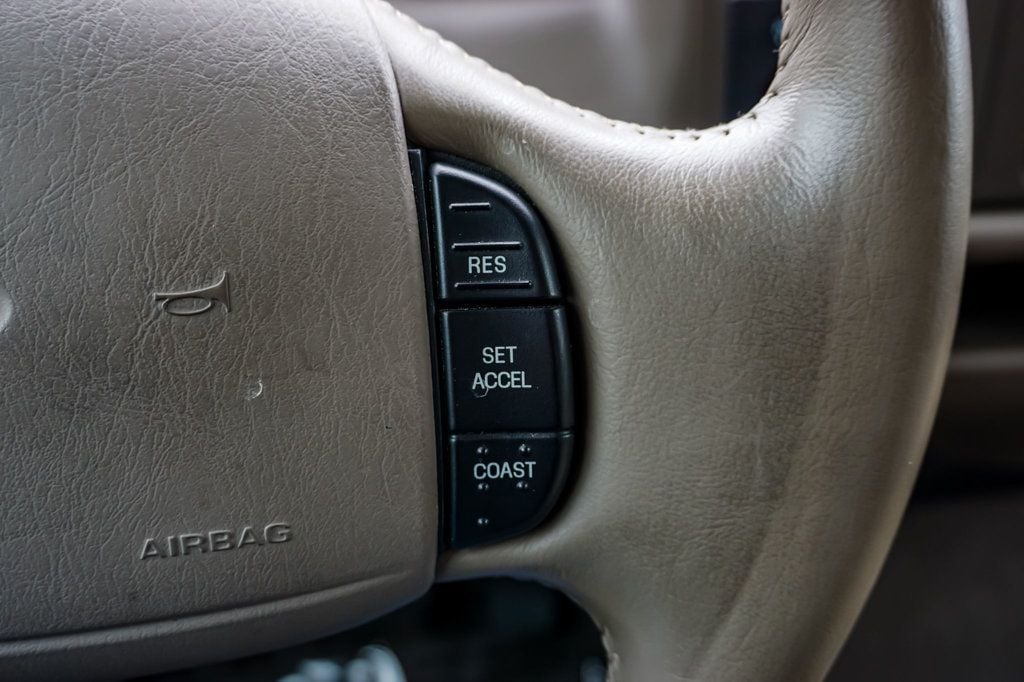 2001 Ford F-350 Lariat photo 39