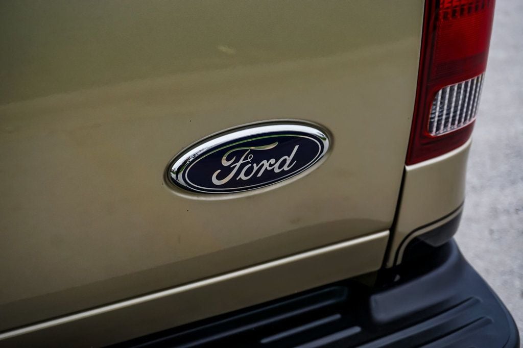 2001 Ford F-350 Lariat photo 45