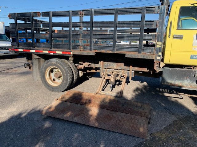 2001 GMC C6500 STAKE BODY 15 FT FLATBED NON CDL WITH LIFTGATE LOW MILES - 21866755 - 17