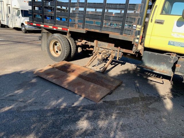 2001 GMC C6500 STAKE BODY 15 FT FLATBED NON CDL WITH LIFTGATE LOW MILES - 21866755 - 18