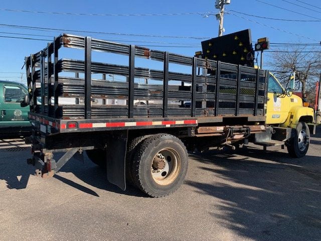 2001 GMC C6500 STAKE BODY 15 FT FLATBED NON CDL WITH LIFTGATE LOW MILES - 21866755 - 3