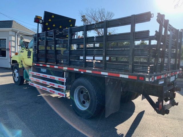 2001 GMC C6500 STAKE BODY 15 FT FLATBED NON CDL WITH LIFTGATE LOW MILES - 21866755 - 5
