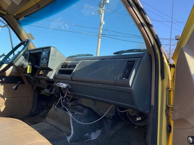 2001 GMC C6500 STAKE BODY 15 FT FLATBED NON CDL WITH LIFTGATE LOW MILES - 21866755 - 61