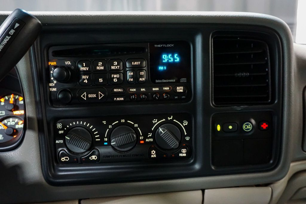 2001 GMC Yukon XL *Yukon XL SLT* *4WD* *5.3L V8* *Rear Barn Doors* - 23019839 - 11