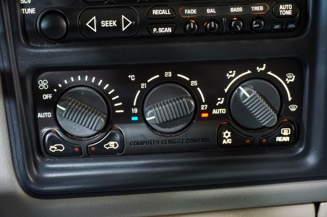 2001 GMC Yukon XL *Yukon XL SLT* *4WD* *5.3L V8* *Rear Barn Doors* - 23019839 - 21