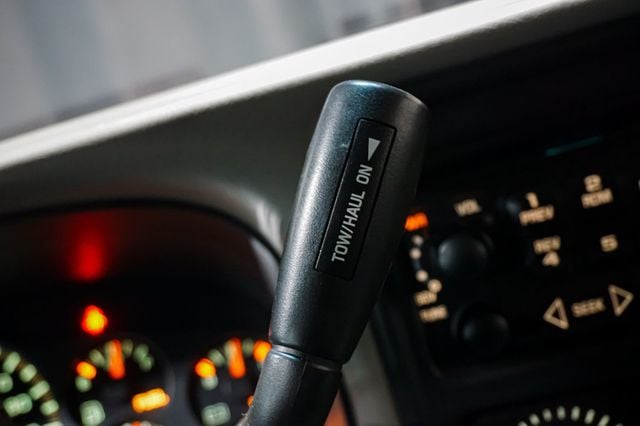 2001 GMC Yukon XL *Yukon XL SLT* *4WD* *5.3L V8* *Rear Barn Doors* - 23019839 - 40