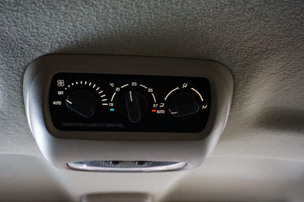 2001 GMC Yukon XL *Yukon XL SLT* *4WD* *5.3L V8* *Rear Barn Doors* - 23019839 - 42