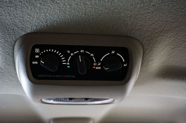 2001 GMC Yukon XL *Yukon XL SLT* *4WD* *5.3L V8* *Rear Barn Doors* - 23019839 - 42