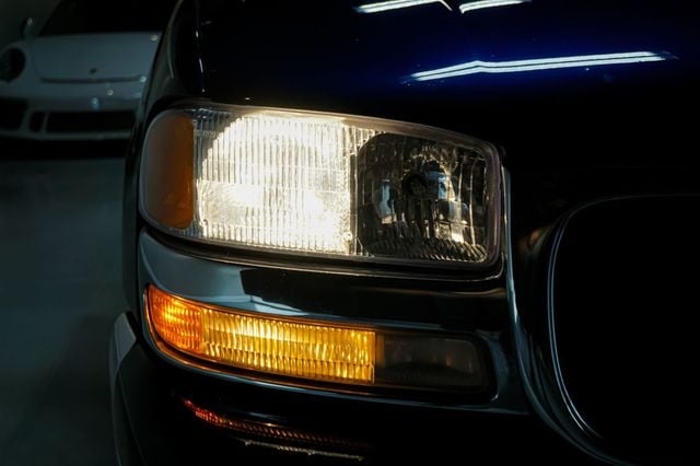 2001 GMC Yukon XL *Yukon XL SLT* *4WD* *5.3L V8* *Rear Barn Doors* - 23019839 - 73