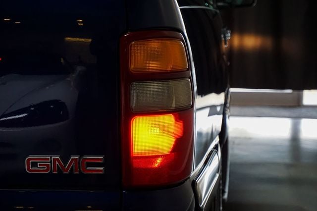 2001 GMC Yukon XL *Yukon XL SLT* *4WD* *5.3L V8* *Rear Barn Doors* - 23019839 - 76