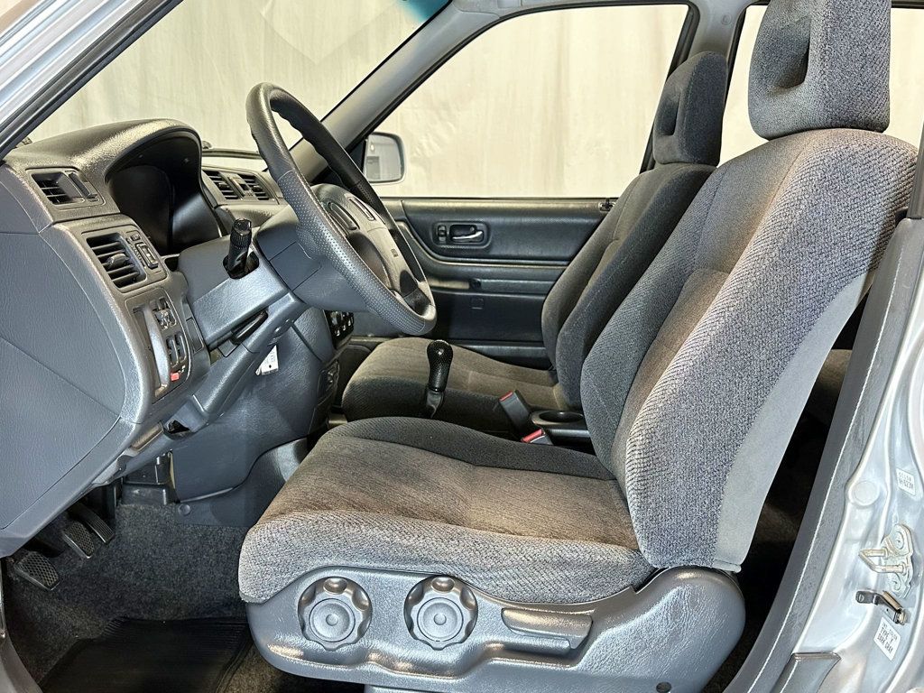 2001 Honda CR-V 4WD EX Manual - 23060450 - 16