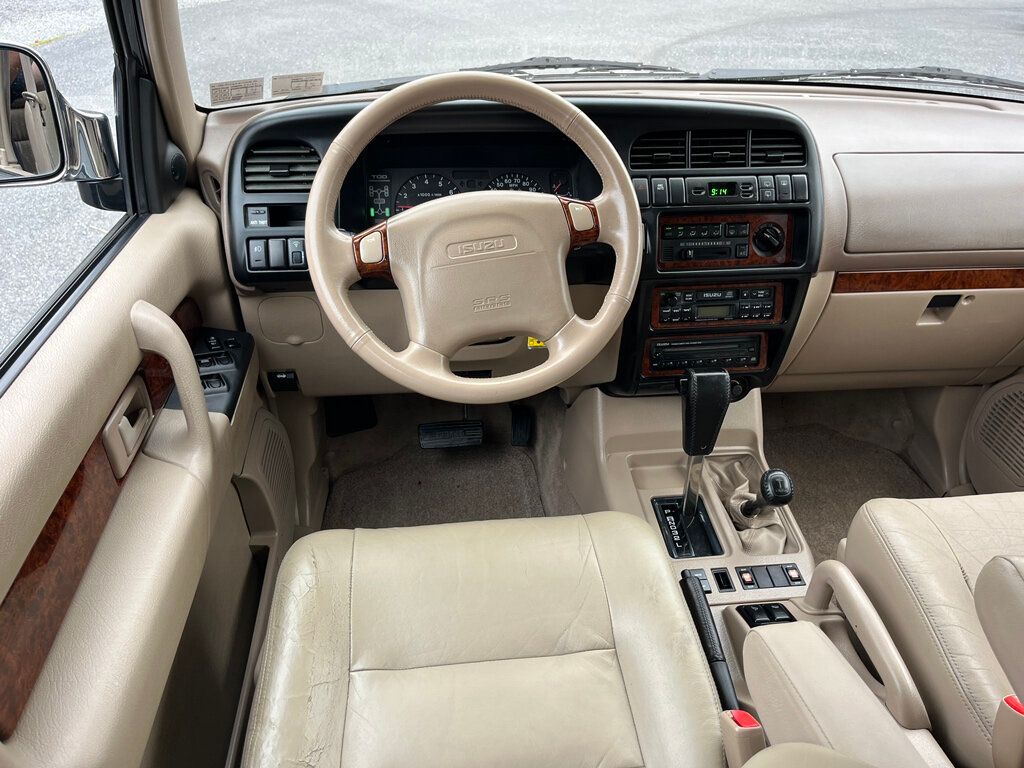 2001 Isuzu Trooper photo 17