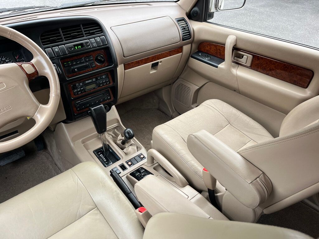 2001 Isuzu Trooper photo 18