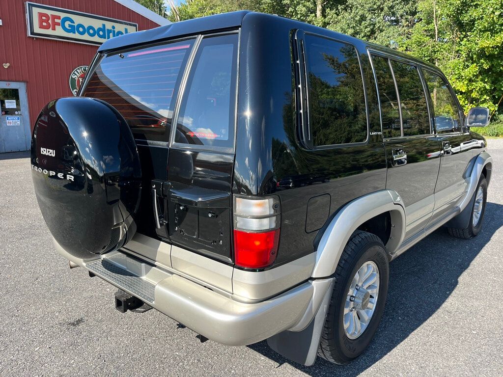2001 Isuzu Trooper photo 2