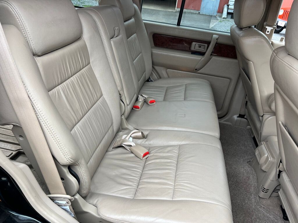 2001 Isuzu Trooper photo 30