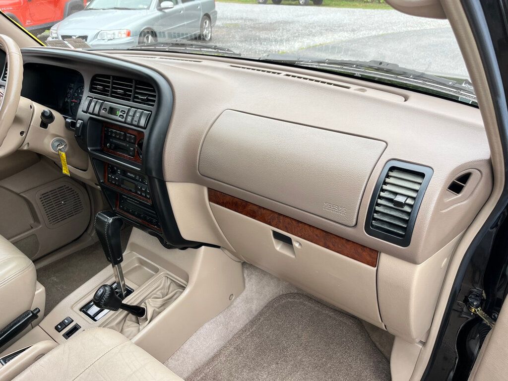 2001 Isuzu Trooper photo 36