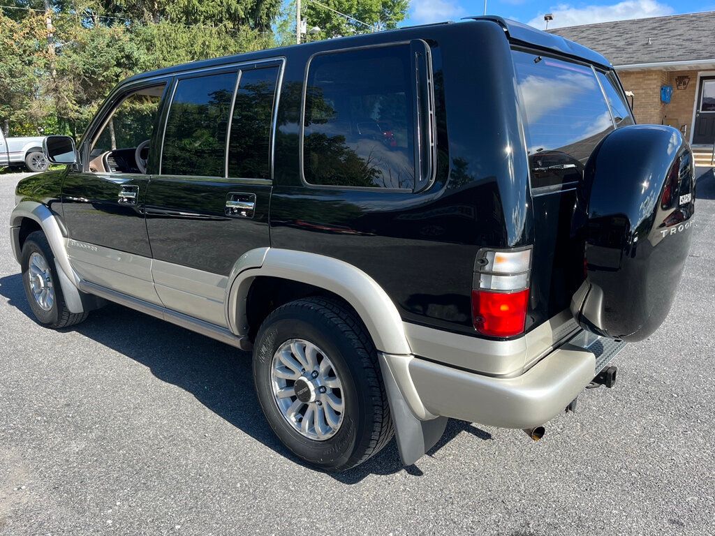 2001 Isuzu Trooper photo 4