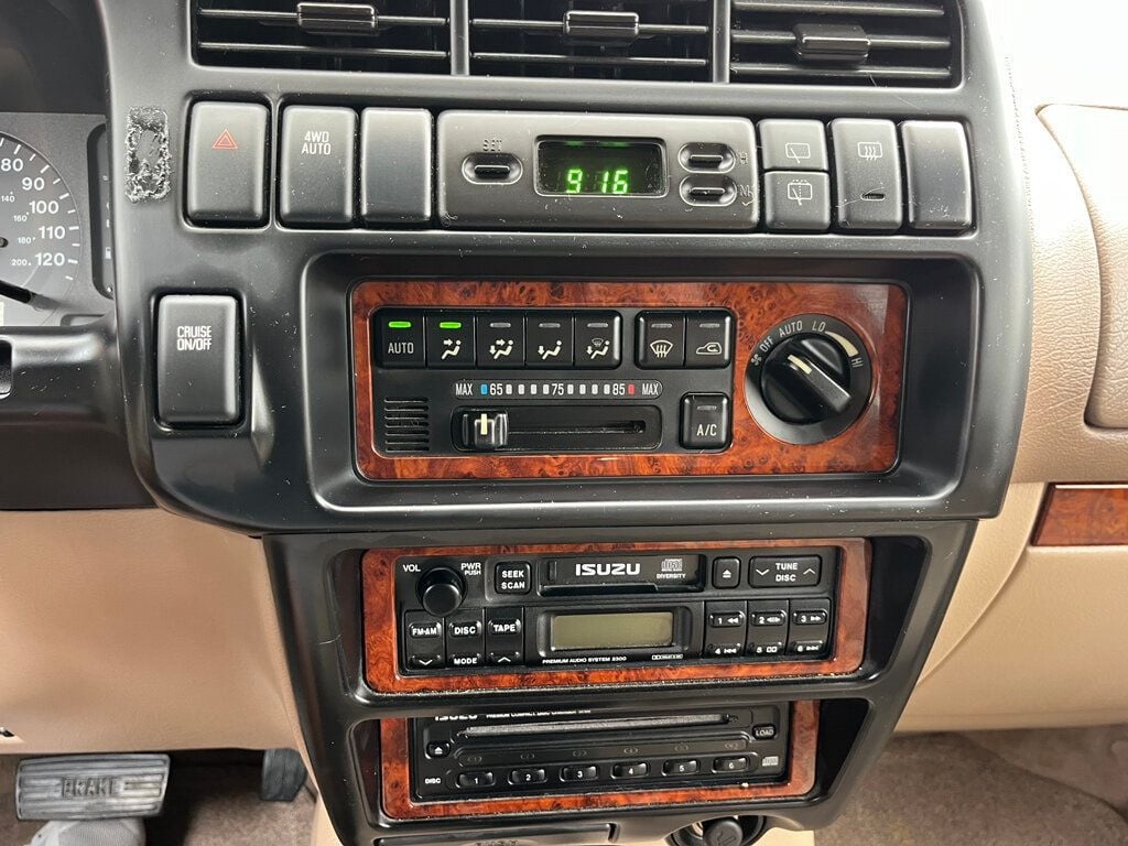 2001 Isuzu Trooper photo 43