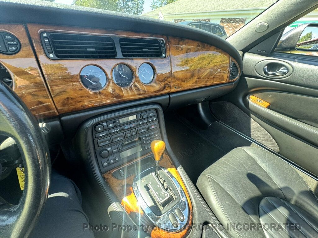 2001 Jaguar XK8 2dr Convertible - 23084943 - 13