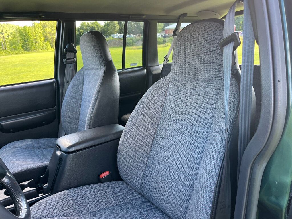 2001 Jeep Cherokee Final Year Rust Free Off Road Ready XJ Box Jeep - 23041581 - 34