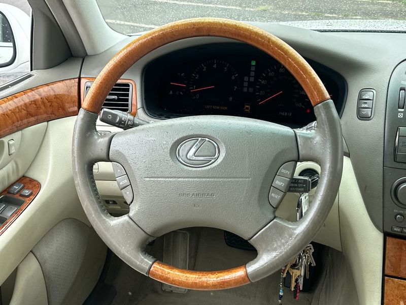 2001 Lexus LS 430 4dr Sedan - 22998351 - 16