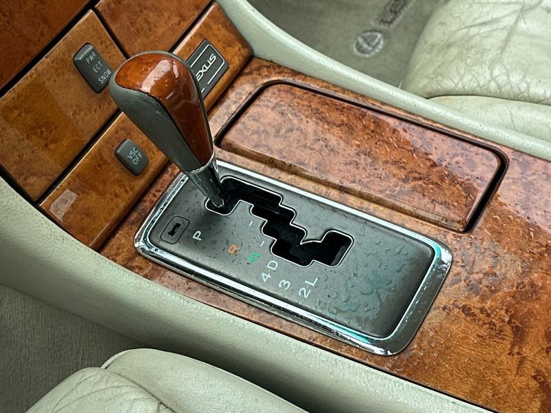 2001 Lexus LS 430 4dr Sedan - 22998351 - 17