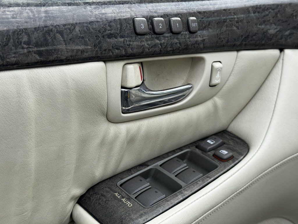 2001 Lexus LS 430 4dr Sedan - 23004319 - 11