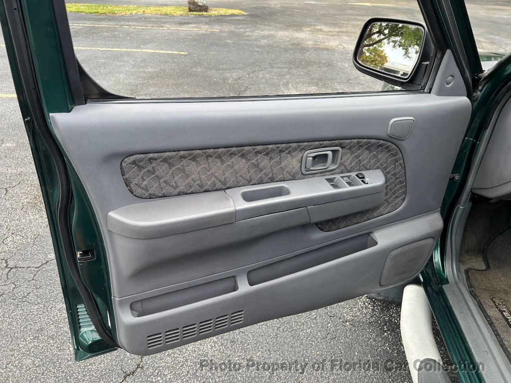 2001 Nissan Xterra SE photo 23