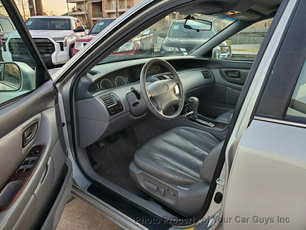 2001 Toyota Avalon 4dr Sedan XL w/Bucket Seats - 22982345 - 17