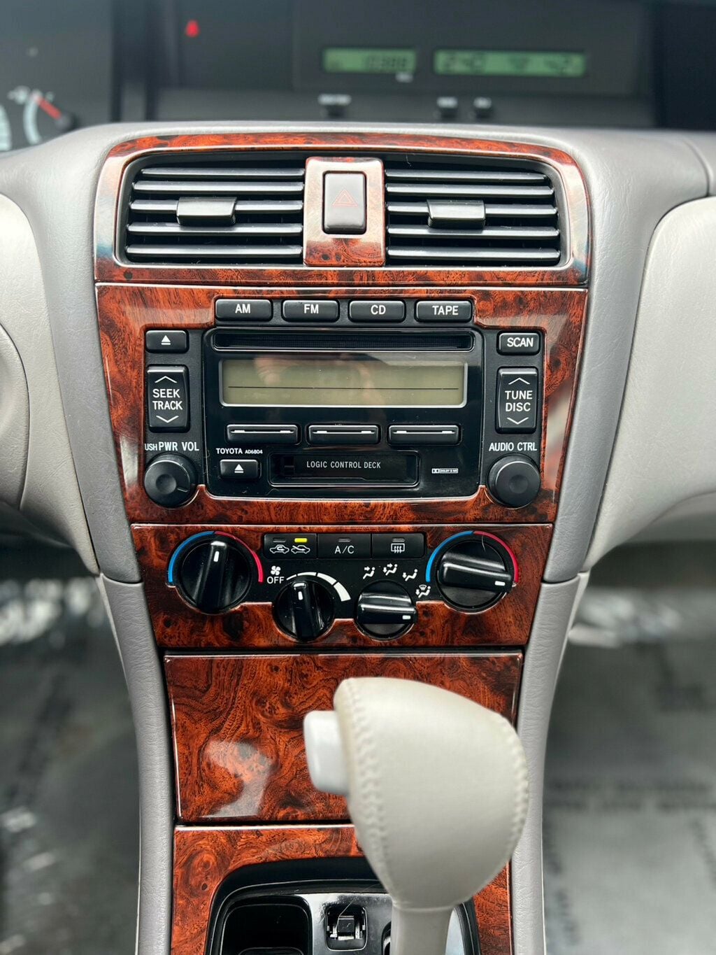 2001 Toyota Avalon XL - 22976567 - 19