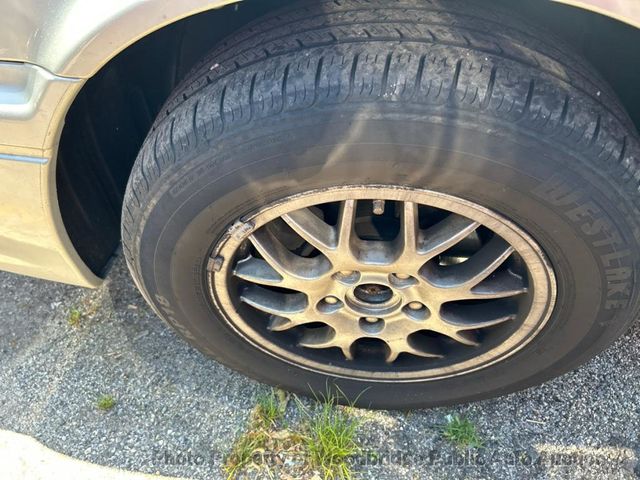 2001 Toyota Camry 4dr Sedan LE Automatic - 23031513 - 12