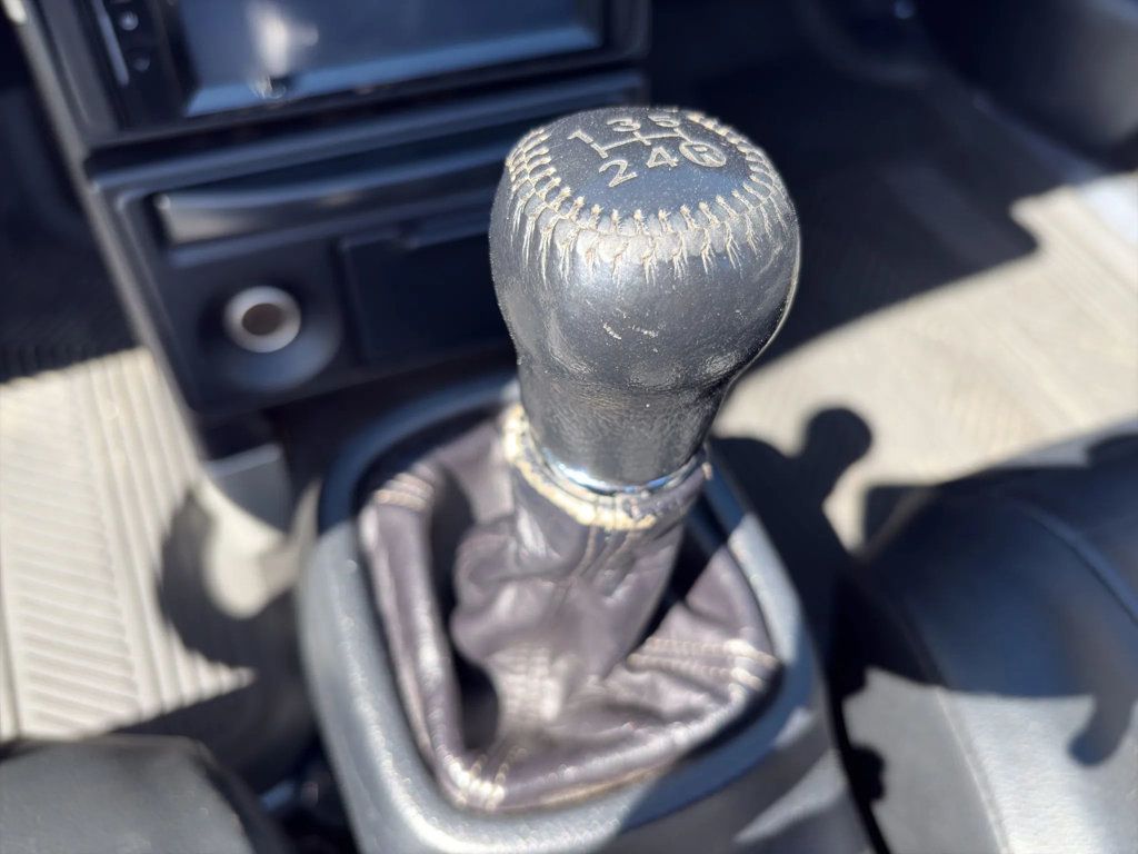 2001 Toyota MR2 Spyder 2dr Convertible Manual - 22986178 - 17