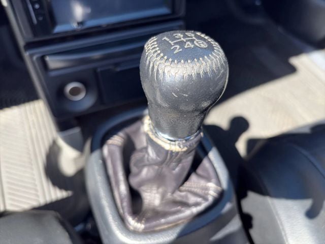 2001 Toyota MR2 Spyder 2dr Convertible Manual - 22986178 - 17