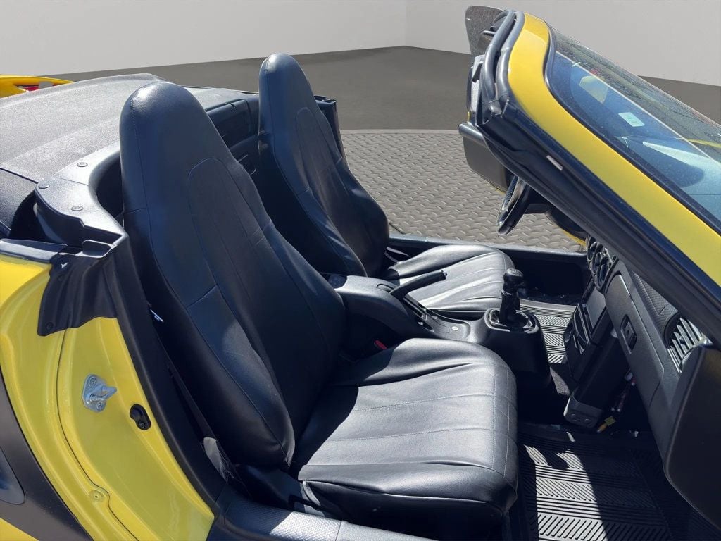 2001 Toyota MR2 Spyder 2dr Convertible Manual - 22986178 - 19