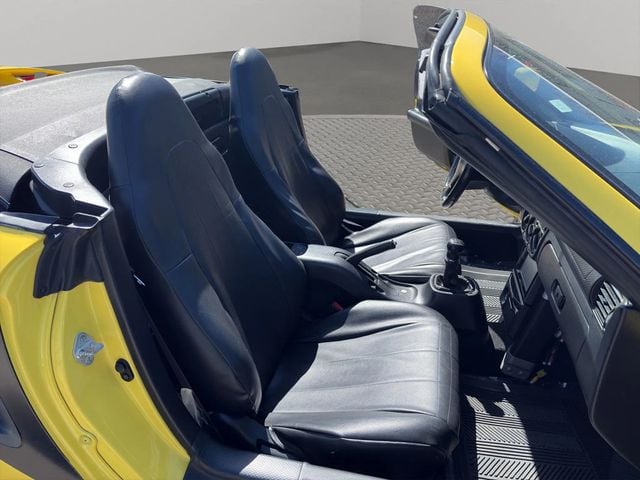 2001 Toyota MR2 Spyder 2dr Convertible Manual - 22986178 - 19