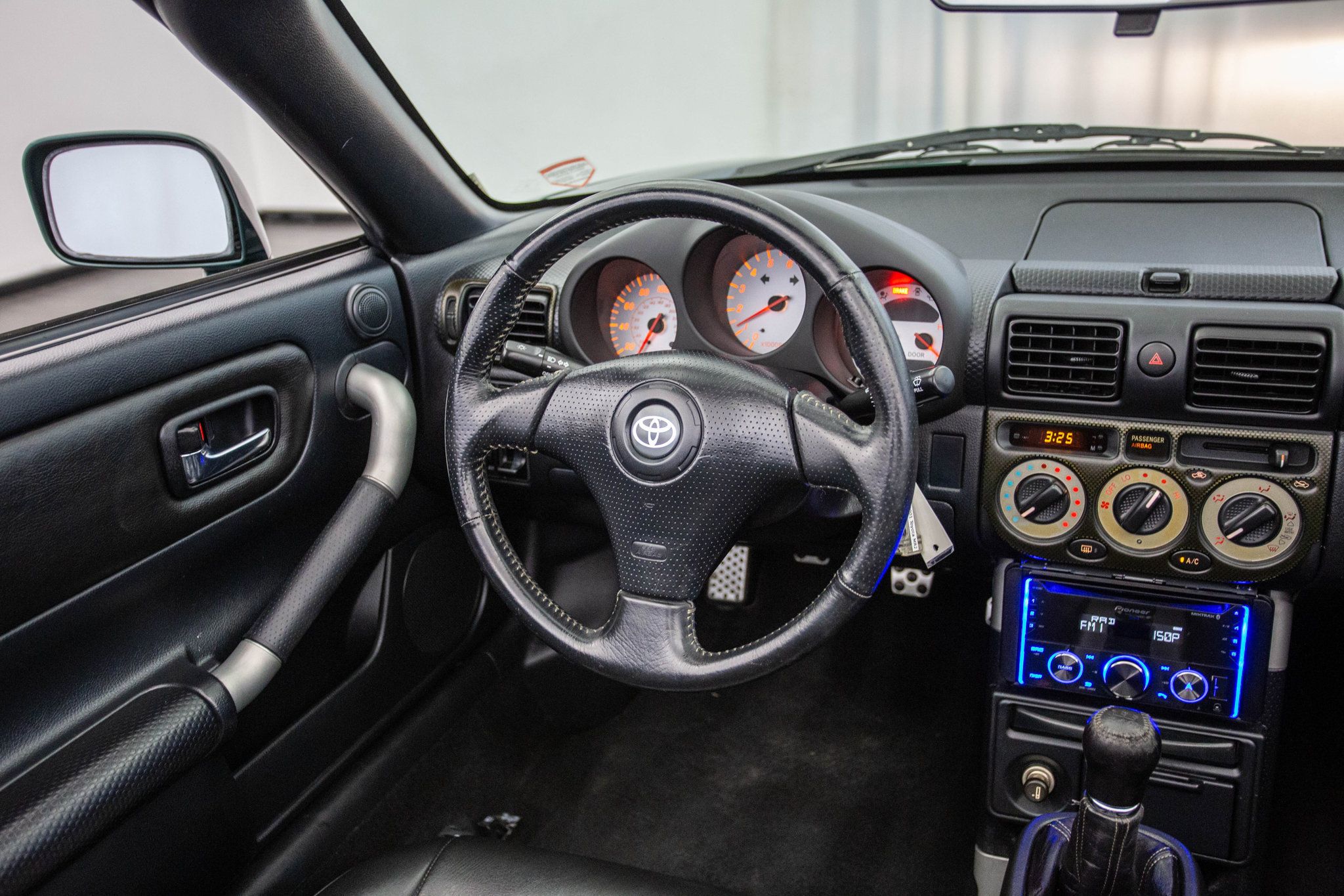 2001 Toyota MR2 Spyder photo 5