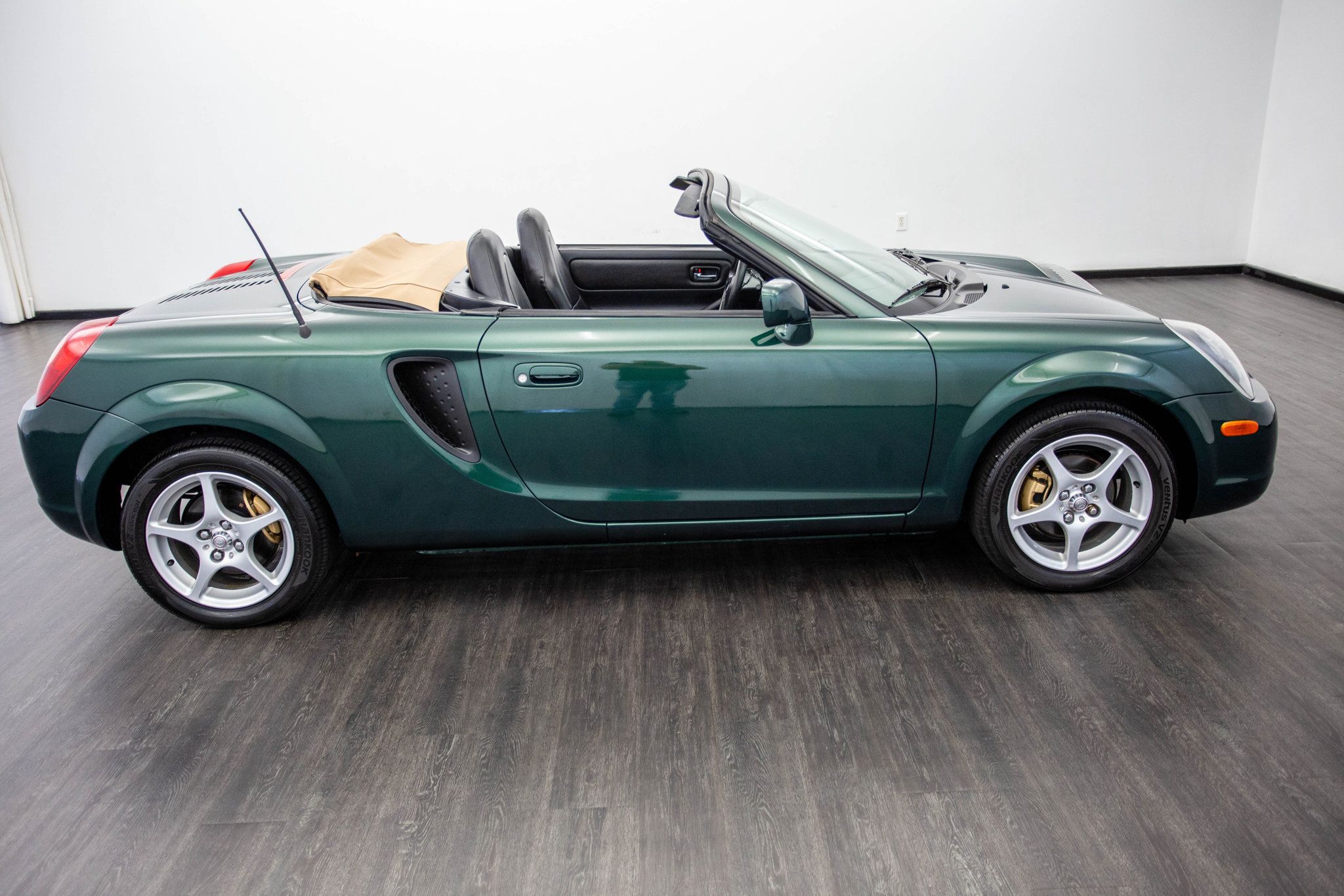 2001 Toyota MR2 Spyder photo 7