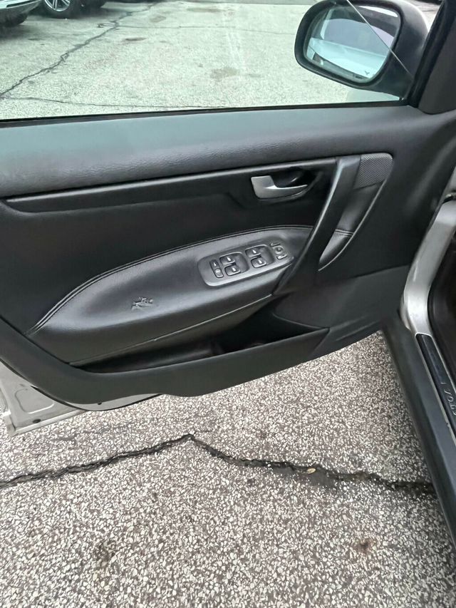 2001 Volvo S60 2.4 A 4dr Sedan Automatic - 22943894 - 11