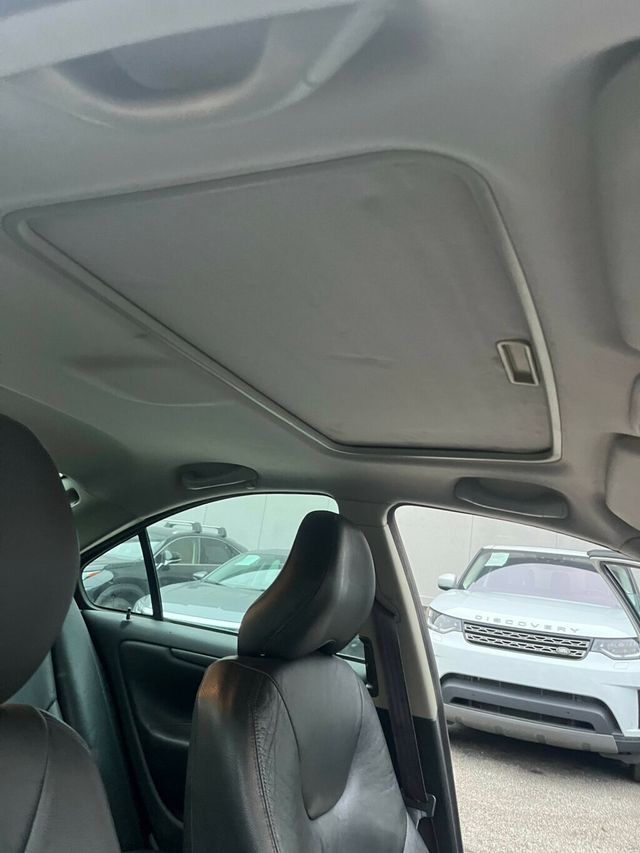 2001 Volvo S60 2.4 A 4dr Sedan Automatic - 22943894 - 19