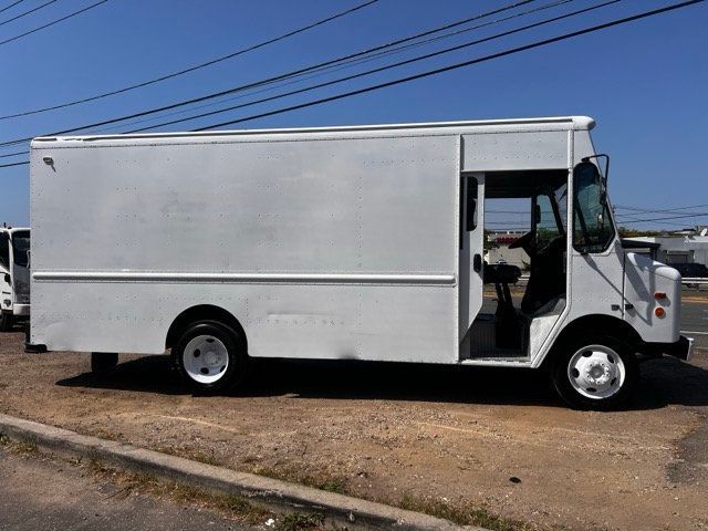 2001 Workhorse P4500 15 FOOT STEP VAN GASOLINE USES LOW MILES OTHERS IN STOCK - 22000560 - 0