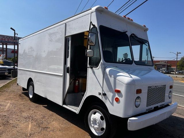 2001 Workhorse P4500 15 FOOT STEP VAN GASOLINE USES LOW MILES OTHERS IN STOCK - 22000560 - 1