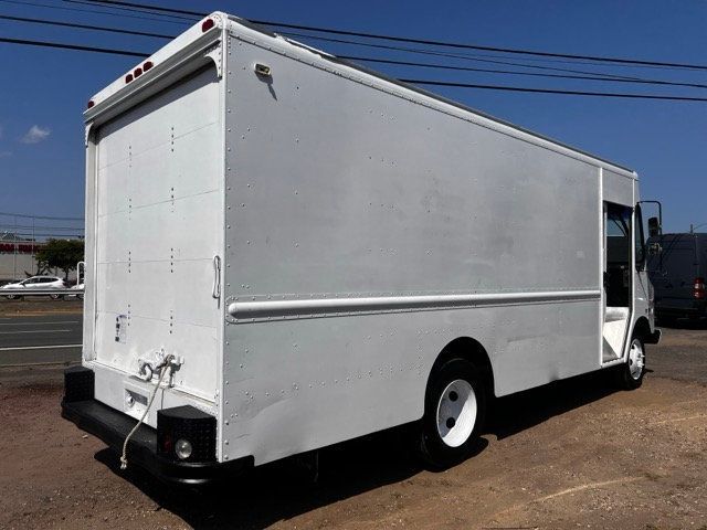 2001 Workhorse P4500 15 FOOT STEP VAN GASOLINE USES LOW MILES OTHERS IN STOCK - 22000560 - 2