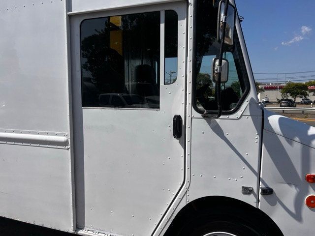 2001 Workhorse P4500 15 FOOT STEP VAN GASOLINE USES LOW MILES OTHERS IN STOCK - 22000560 - 3