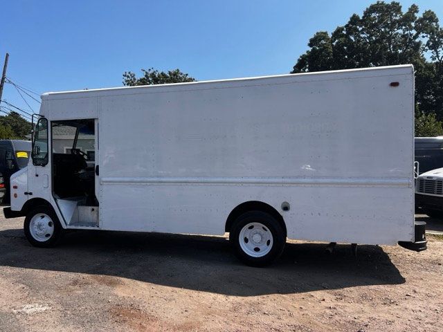 2001 Workhorse P4500 15 FOOT STEP VAN GASOLINE USES LOW MILES OTHERS IN STOCK - 22000560 - 7