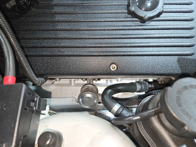 2002 BMW 3 Series M3 - 23041890 - 24