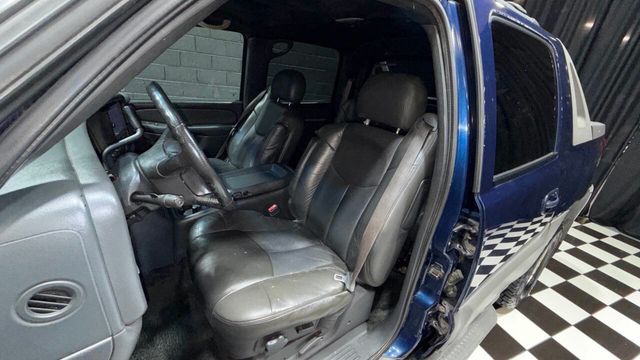 2002 Chevrolet Avalanche 1500 5dr Crew Cab 130" WB 4WD - 22967024 - 14